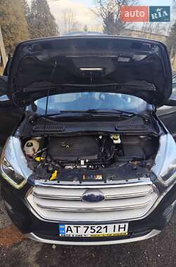 Внедорожник / Кроссовер Ford Escape 2017 в 