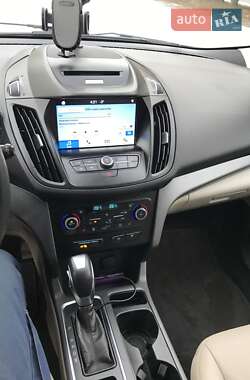 Внедорожник / Кроссовер Ford Escape 2017 в 