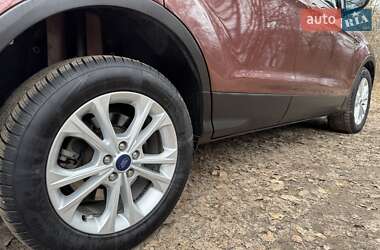 Позашляховик / Кросовер Ford Escape 2017 в 