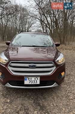 Позашляховик / Кросовер Ford Escape 2017 в 