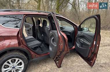 Позашляховик / Кросовер Ford Escape 2017 в 