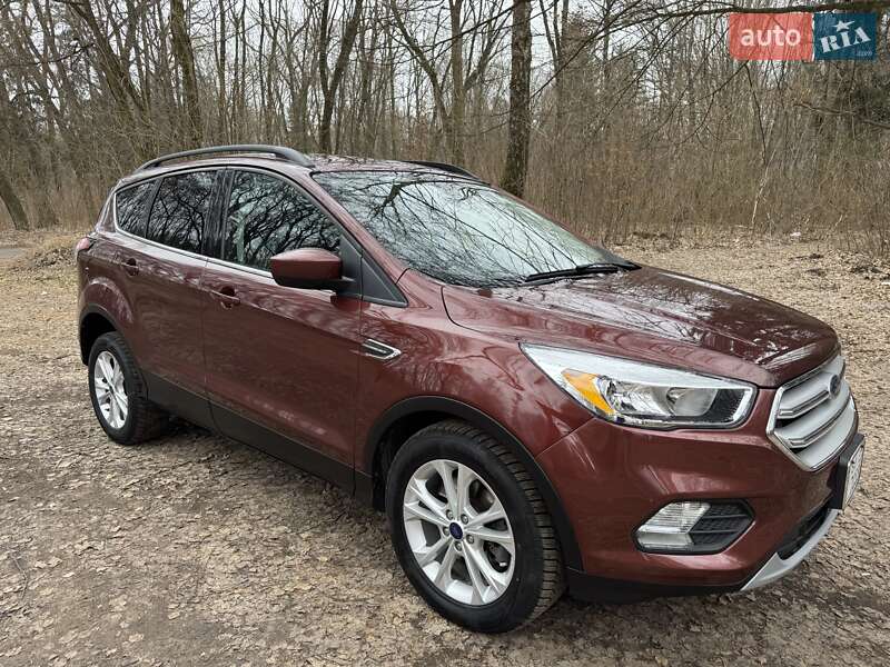 Позашляховик / Кросовер Ford Escape 2017 в 