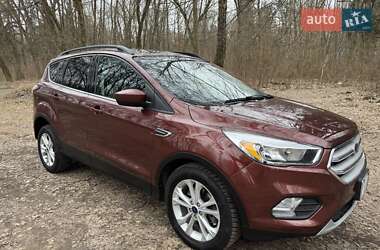 Позашляховик / Кросовер Ford Escape 2017 в 