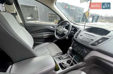 Внедорожник / Кроссовер Ford Escape 2017 в 