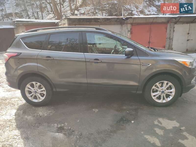 Позашляховик / Кросовер Ford Escape 2017 в Світловодську
