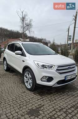 Внедорожник / Кроссовер Ford Escape 2017 в Полтаве