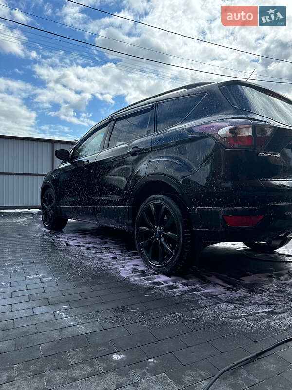 Внедорожник / Кроссовер Ford Escape 2016 в Сумах