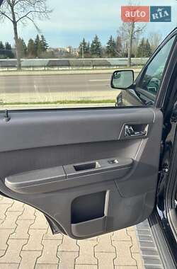 Внедорожник / Кроссовер Ford Escape 2011 в 