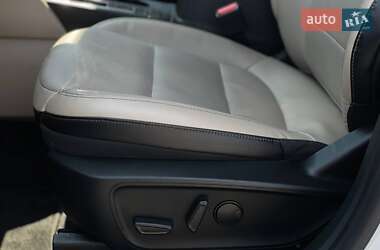 Позашляховик / Кросовер Ford Escape 2020 в 