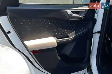 Позашляховик / Кросовер Ford Escape 2020 в 