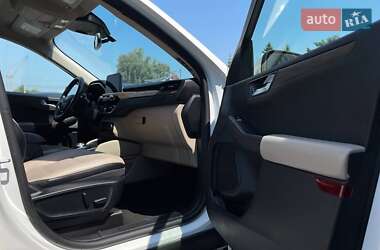 Позашляховик / Кросовер Ford Escape 2020 в 