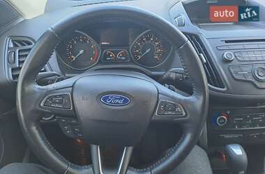 Внедорожник / Кроссовер Ford Escape 2016 в 