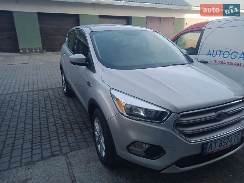 Внедорожник / Кроссовер Ford Escape 2017 в Ивано-Франковске