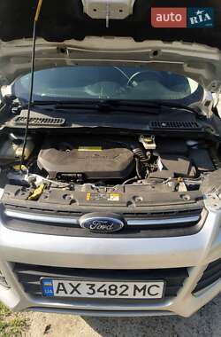 Внедорожник / Кроссовер Ford Escape 2012 в 