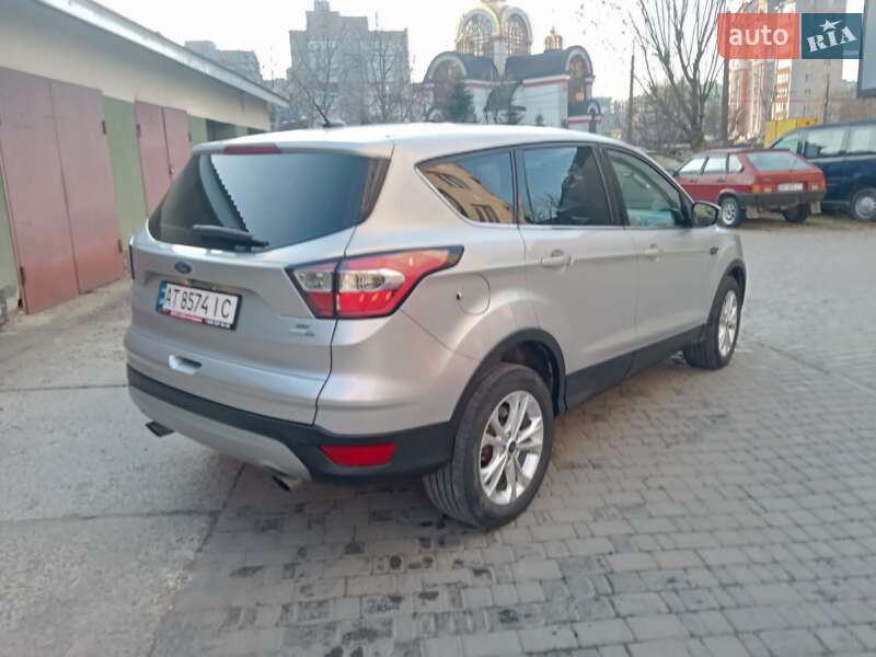 Внедорожник / Кроссовер Ford Escape 2017 в Ивано-Франковске