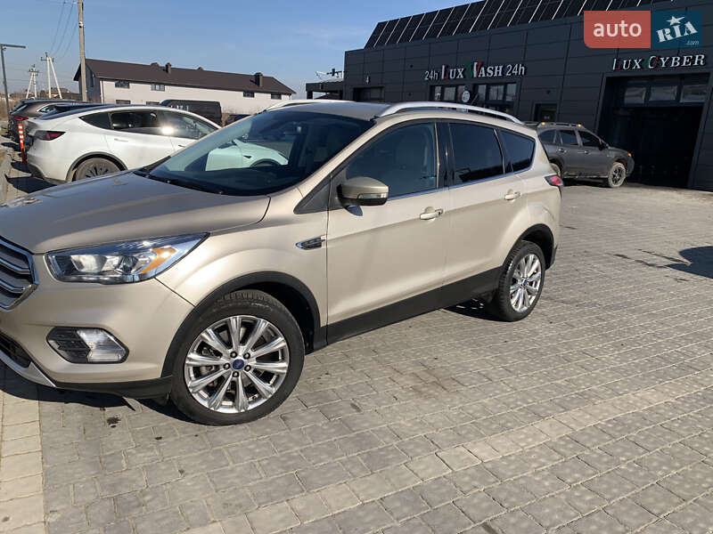 Внедорожник / Кроссовер Ford Escape 2016 в Ивано-Франковске