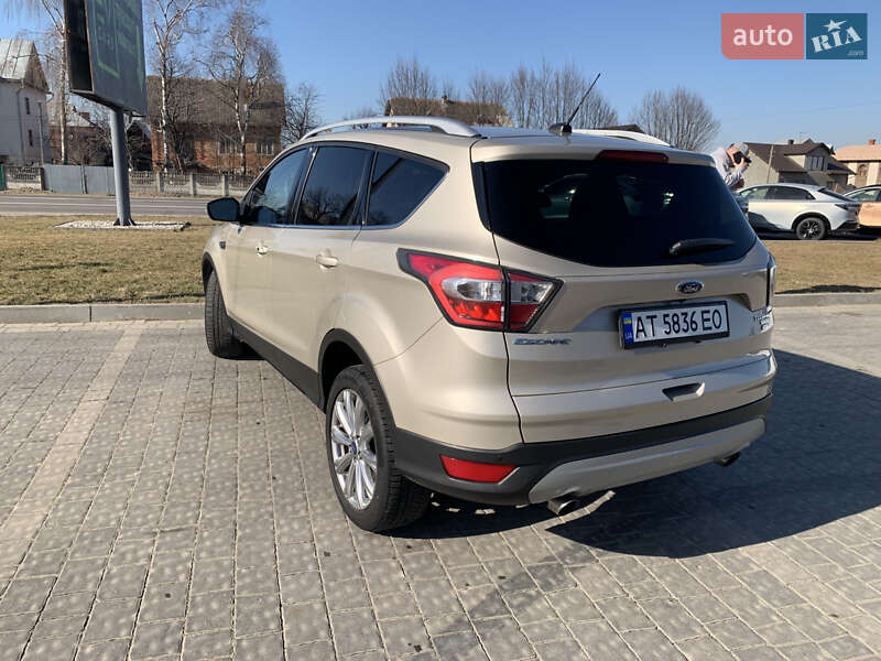 Внедорожник / Кроссовер Ford Escape 2016 в Ивано-Франковске