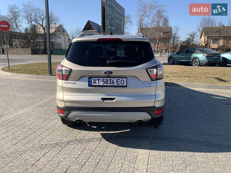 Внедорожник / Кроссовер Ford Escape 2016 в Ивано-Франковске