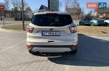Внедорожник / Кроссовер Ford Escape 2016 в 