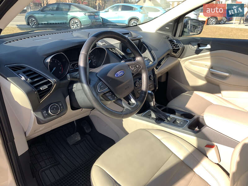 Внедорожник / Кроссовер Ford Escape 2016 в Ивано-Франковске