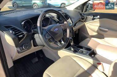 Внедорожник / Кроссовер Ford Escape 2016 в 
