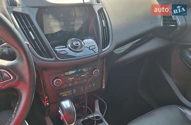 Внедорожник / Кроссовер Ford Escape 2019 в 