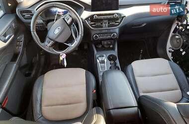 Внедорожник / Кроссовер Ford Escape 2022 в 