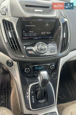 Позашляховик / Кросовер Ford Escape 2012 в 