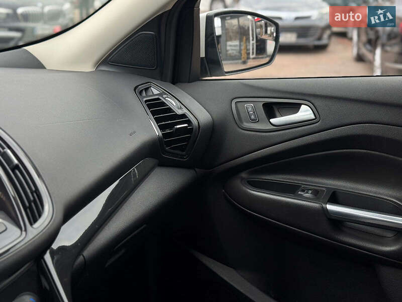 Внедорожник / Кроссовер Ford Escape 2015 в Виннице