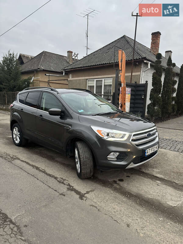 Позашляховик / Кросовер Ford Escape 2017 в Виноградові