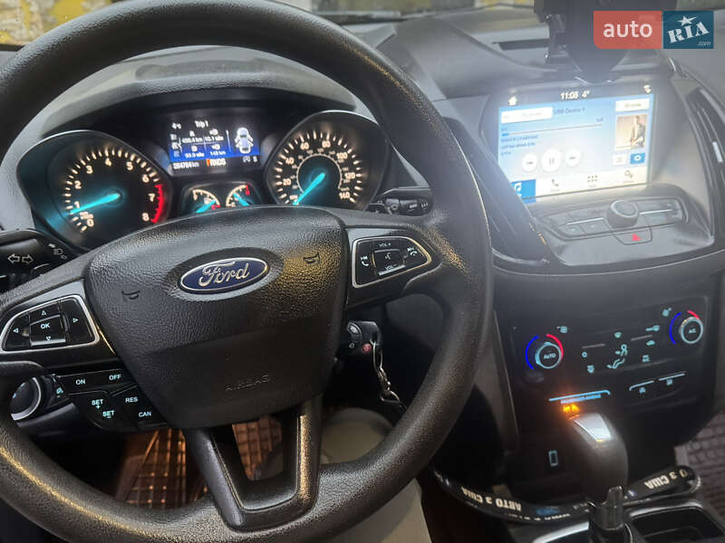 Позашляховик / Кросовер Ford Escape 2017 в Виноградові