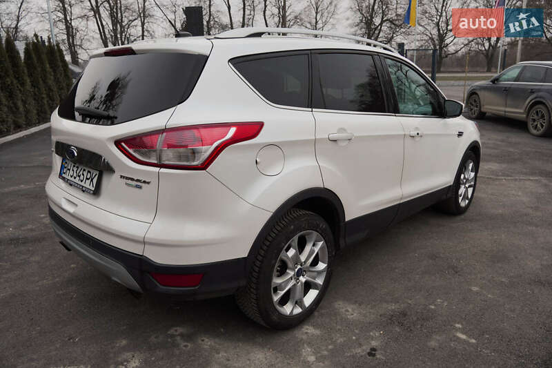 Внедорожник / Кроссовер Ford Escape 2015 в Каменец-Подольском