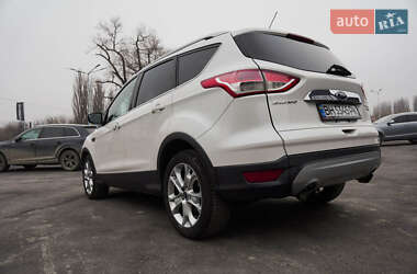 Внедорожник / Кроссовер Ford Escape 2015 в 