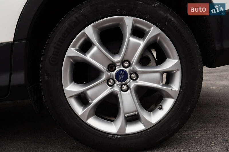 Внедорожник / Кроссовер Ford Escape 2015 в Каменец-Подольском