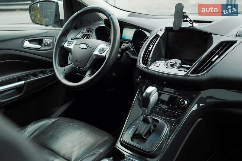 Внедорожник / Кроссовер Ford Escape 2015 в Каменец-Подольском