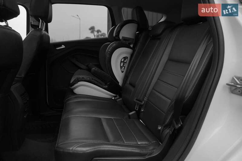 Внедорожник / Кроссовер Ford Escape 2015 в Каменец-Подольском