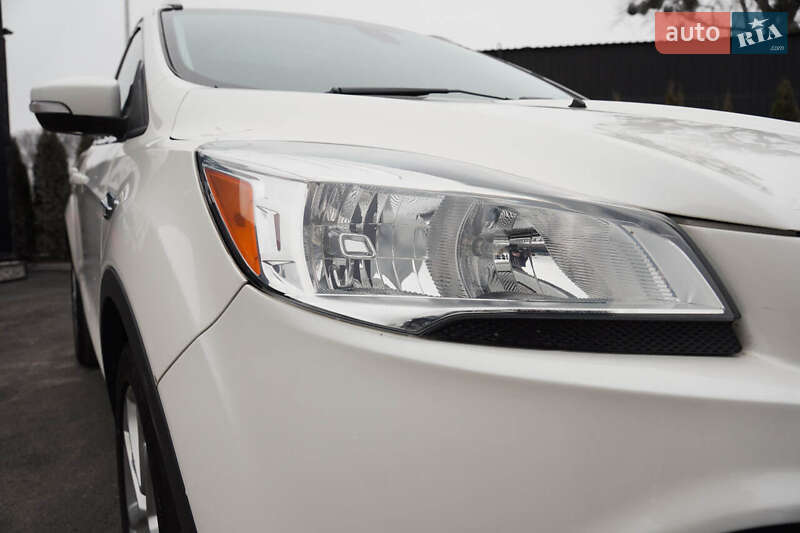 Внедорожник / Кроссовер Ford Escape 2015 в Каменец-Подольском