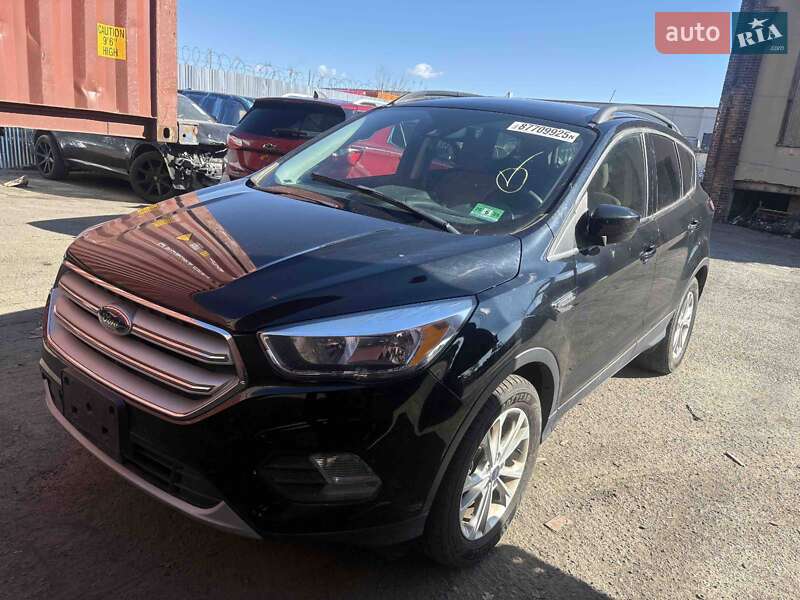 Позашляховик / Кросовер Ford Escape 2018 в 