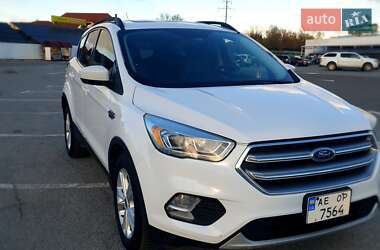 Внедорожник / Кроссовер Ford Escape 2016 в 