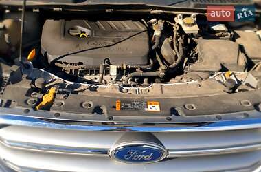 Внедорожник / Кроссовер Ford Escape 2016 в 