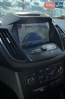 Внедорожник / Кроссовер Ford Escape 2016 в 