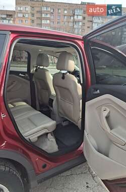 Внедорожник / Кроссовер Ford Escape 2012 в 