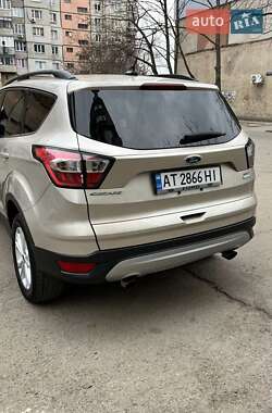Внедорожник / Кроссовер Ford Escape 2018 в 