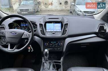 Внедорожник / Кроссовер Ford Escape 2018 в 