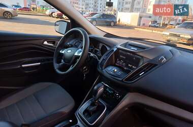 Позашляховик / Кросовер Ford Escape 2013 в 