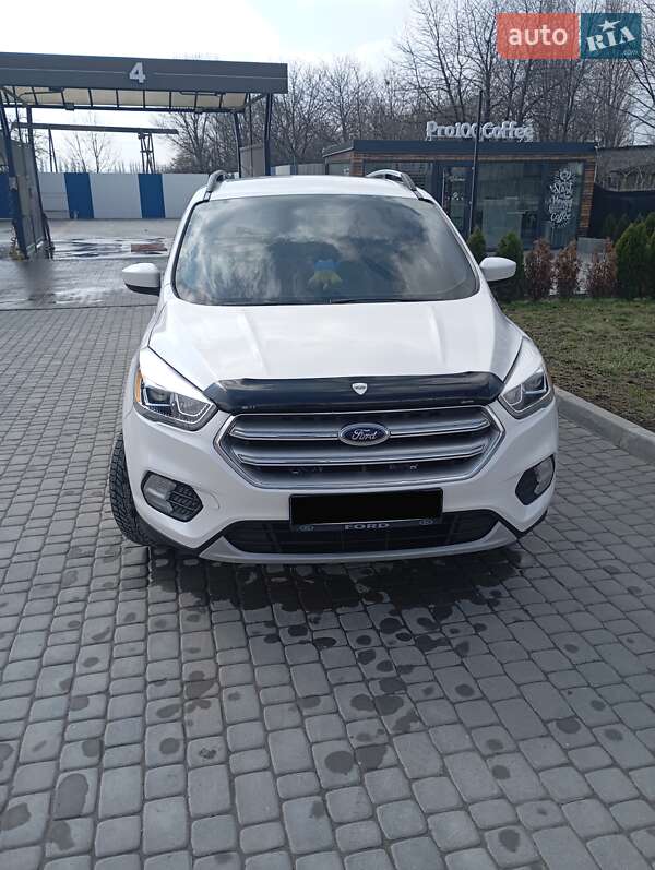 Внедорожник / Кроссовер Ford Escape 2017 в Каменец-Подольском