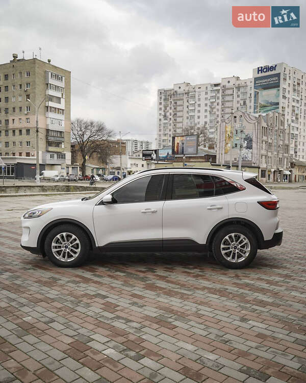 Внедорожник / Кроссовер Ford Escape 2020 в 