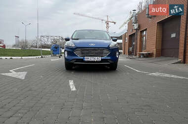 Позашляховик / Кросовер Ford Escape 2022 в 