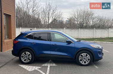 Позашляховик / Кросовер Ford Escape 2022 в 