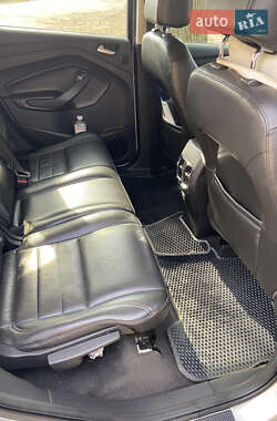 Внедорожник / Кроссовер Ford Escape 2012 в 